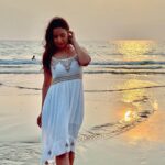 Maryam Zakaria Instagram – If you’re my ocean , I’m your wave 🌊🤍☀️

#beautifulsunset #goa 
#hasshass #travelreels #goadiaries #beachvibes #sunset #beachwear #beachlook #travelinfluencer #beachdress Morjim Beach,goa