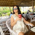 Maryam Zakaria Instagram - Vacation mood is on 🏖️🍹 #goal #holiday #vacation #travelphotography #traveldiaries Mandrem Beach, Goa