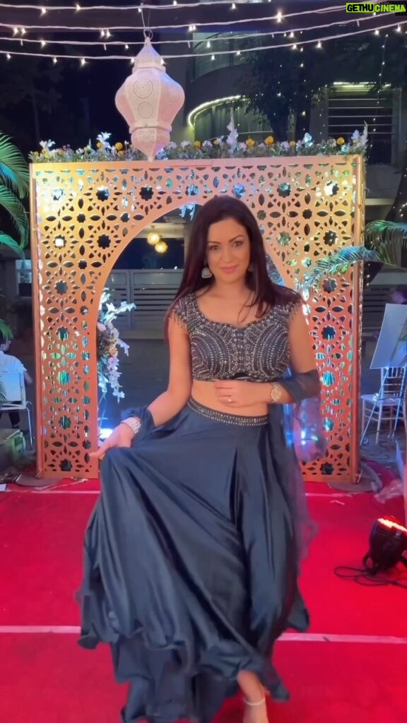 Maryam Zakaria Instagram - My favourite Diwali & My favourite Indian outfit 🥰🔥 Wishing everyone Happy Diwali 🪔❤️ #happydiwali #diwali #indianoutfit #ethnicwear #trendingreels #explore #reelitfeelit
