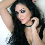 Maryam Zakaria Instagram - Friday vibes 🖤🔥 #tbt #photoofday #photoshoot #makeup #glamlook