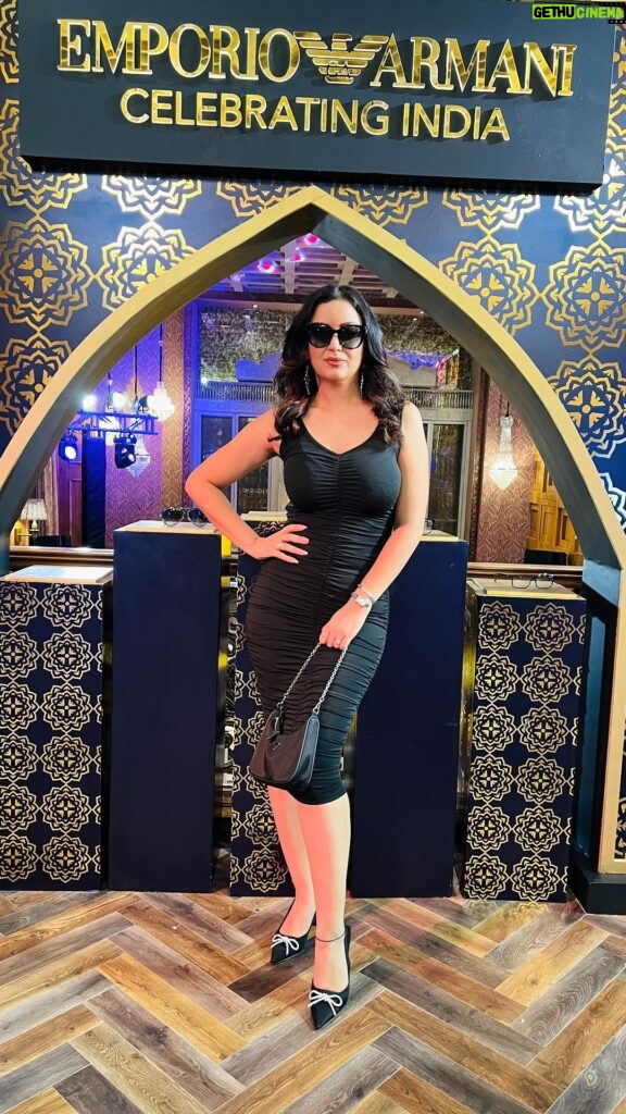 Maryam Zakaria Instagram - Which sunglasses suits me 1 2 3 4? 😎🔥 #emporioarmani #sunglasses #shades #explore #blackdress #prada #reelitfeelit #glam