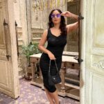 Maryam Zakaria Instagram - Hey you 🖤 #ootd #ootdstyle #inspo #blackdress #sunglasses #emperioarmani #prada