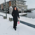 Maryam Zakaria Instagram – It’s beautiful but very cold ❄️ 🥶 

#snow #winteroutfit #winterstyle #sweden #stockholm #travelphotography #traveldiaries Stockholm, Sweden