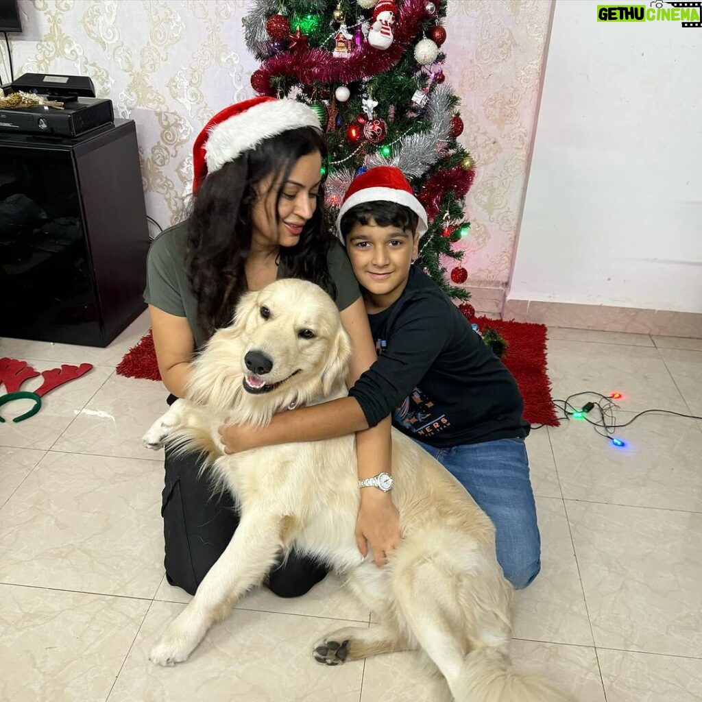 Maryam Zakaria Instagram - Merry Christmas & Happy new year from us to you and your family 🎄❤😘