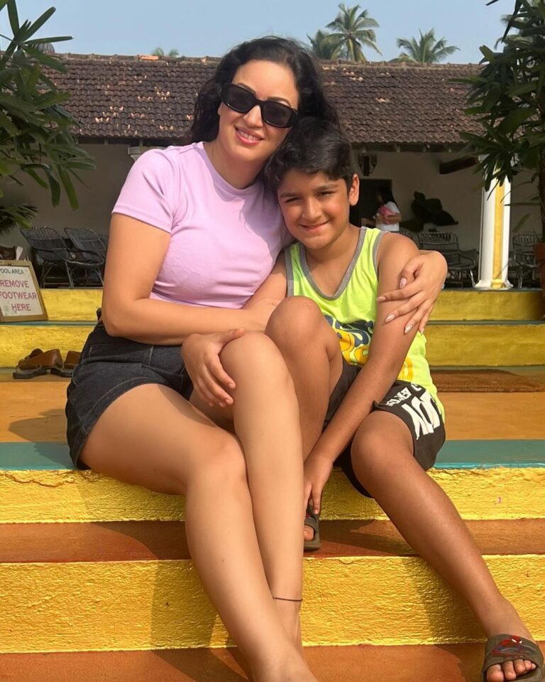 Maryam Zakaria Instagram - Memories in the making ☀️🏝️🫶🙏 @aryan_thakur2015 #vacation #holiday #goa #beautifuldestinations #motherandson #qoutes Mandrem Beach, Goa