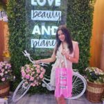 Maryam Zakaria Instagram - Mary lost in the beauty Nykaaland 💕😍 What a lovely event it was 🫶😍 For the first time in India the biggest beauty and lifestyle Festival and I really enjoyed it @nykaaland 💕💕💕 #nykaaland #nykaa #beautybiggestplayground #nykaaland2023 #beauty #makeup #lifestyle
