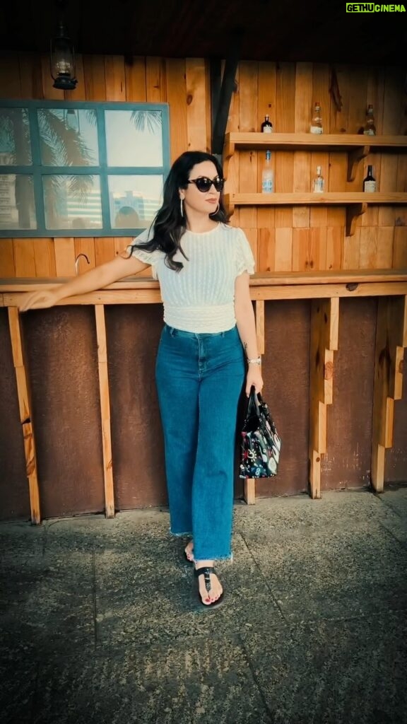 Maryam Zakaria Instagram - OOTD Style In Motion 🔥 #ootd #ootdfashion #stylish #outfitinspiration #inspi #fashioninfluencer #reelitfeelit