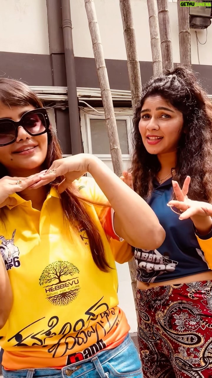 Mayuri Kyatari Instagram - Appu Sir Forever In Our Hearts 💕 @mayurikyatari ( My Kangaroo)and I tried Singing 🫶