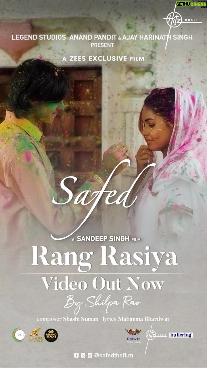 Meera Chopra Instagram - 🎶Rang Barsao Sakhi Ri…Ghar Aaye Rang Rasiya🎶 Video Out Now. Link in bio. A film by @officialsandipssingh @shilparao @shashisuman_ @mahimmabhardwaj @tosiefshaikh Witness an unimaginable love story between a Transgender and a Widow only on @Zee5 Premieres 29th December. @verma.abhay_ @meerachopra @barkhasengupta @chhaya.kadam.75 @jameel.mumbai @officiallegendstudios @anandpandit #AjayHarinathsingh @zafarmehdishaikh @the_vishal_gurnani @juhiparekhmehtaofficial @Zee5global #SafedOnZee5