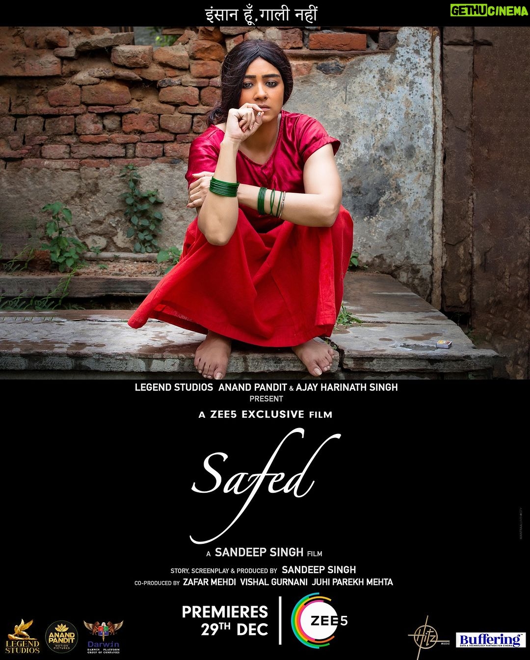 Meera Chopra Instagram - सफ़ेद भी एक रंग होता है, अक्सर लोग भूल जाते हैं| Witness an unimaginable love story between a Transgender and a Widow only on @Zee5 Premieres 29th December A film by @officialsandipssingh @barkhasengupta @verma.abhay_ @meerachopra @chhaya.kadam.75 @jameel.mumbai @officiallegendstudios @anandpandit ajay.harinathsingh @vinod.bhanushali @hitz.music.official @zafarmehdishaikh @the_vishal_gurnani @juhiparekhmehtaofficial @Zee5global #SafedOnZee5