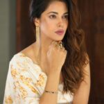 Meera Chopra Instagram - It was a magical evening of #Safed musical event. Thank you everybody for making me look the way i did. It was a very special day for me! 💄 HMU @symone.neilson_mua_hair Saree by @saundhindia Rings by @ethnicandaz Styling @juhi.ali Photography @prashant.photography Earings mere apne hai 😄😄😄