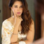 Meera Chopra Instagram - It was a magical evening of #Safed musical event. Thank you everybody for making me look the way i did. It was a very special day for me! 💄 HMU @symone.neilson_mua_hair Saree by @saundhindia Rings by @ethnicandaz Styling @juhi.ali Photography @prashant.photography Earings mere apne hai 😄😄😄
