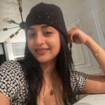 Meera Jasmine Instagram - The light is what guides us home and the warmth is what keeps you there 🤍♾️ #Home #HomeBody #Being #Unwind #OnwardsAndUpwards