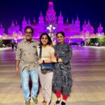 Meera Nandan Instagram – Having the best time with my favourites in Dubai 🤍 
#achaamma #myworld #globalvillage #dubai #love #familylove The Global Village, قلعه الميدان لليوله (Dubai)