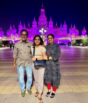 Meera Nandan Instagram - Having the best time with my favourites in Dubai 🤍 
#achaamma #myworld #globalvillage #dubai #love #familylove