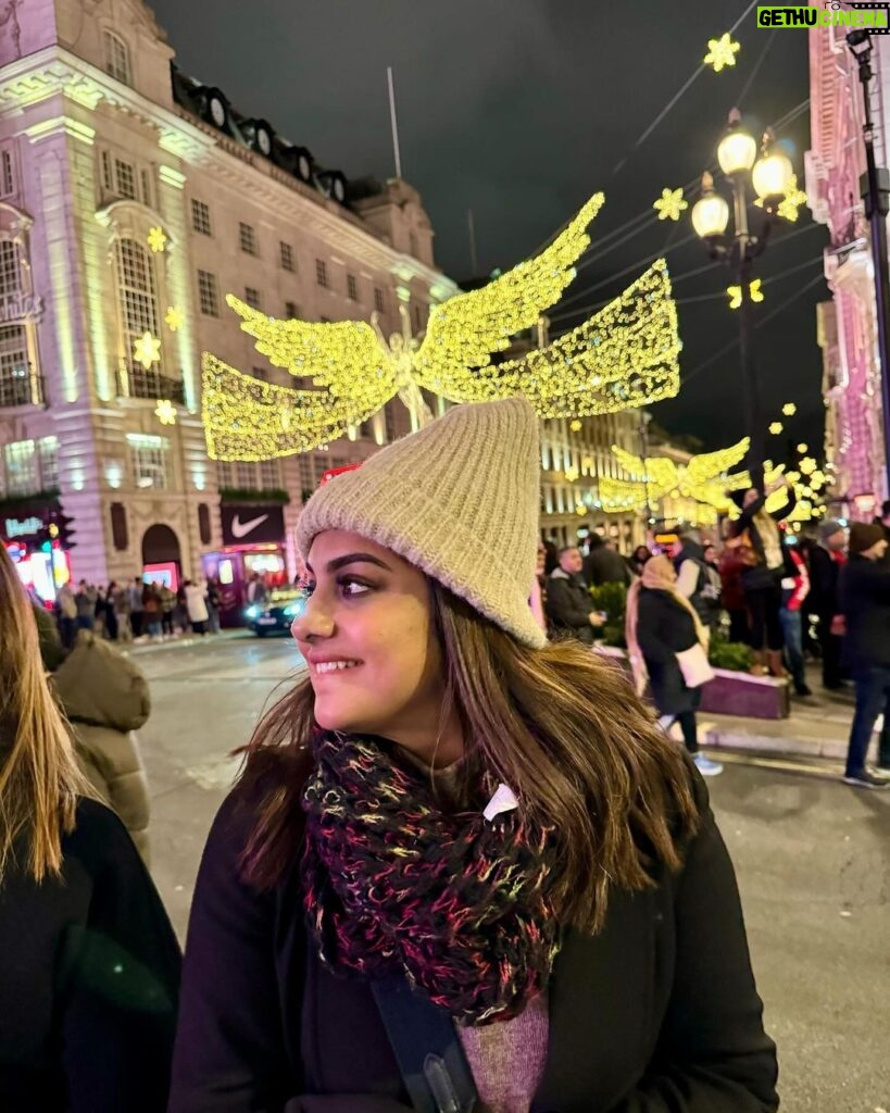 Meera Nandan Instagram - Shining with the Christmas lights #christmasinlondon #london #merrychristmas #londonlights #cold #christmaslights #centrallondon #chritmasmarkets #bouroughmarket #bondstreet #regentstreet #trafalgarsquare #coventgarden Bond Street, London, England