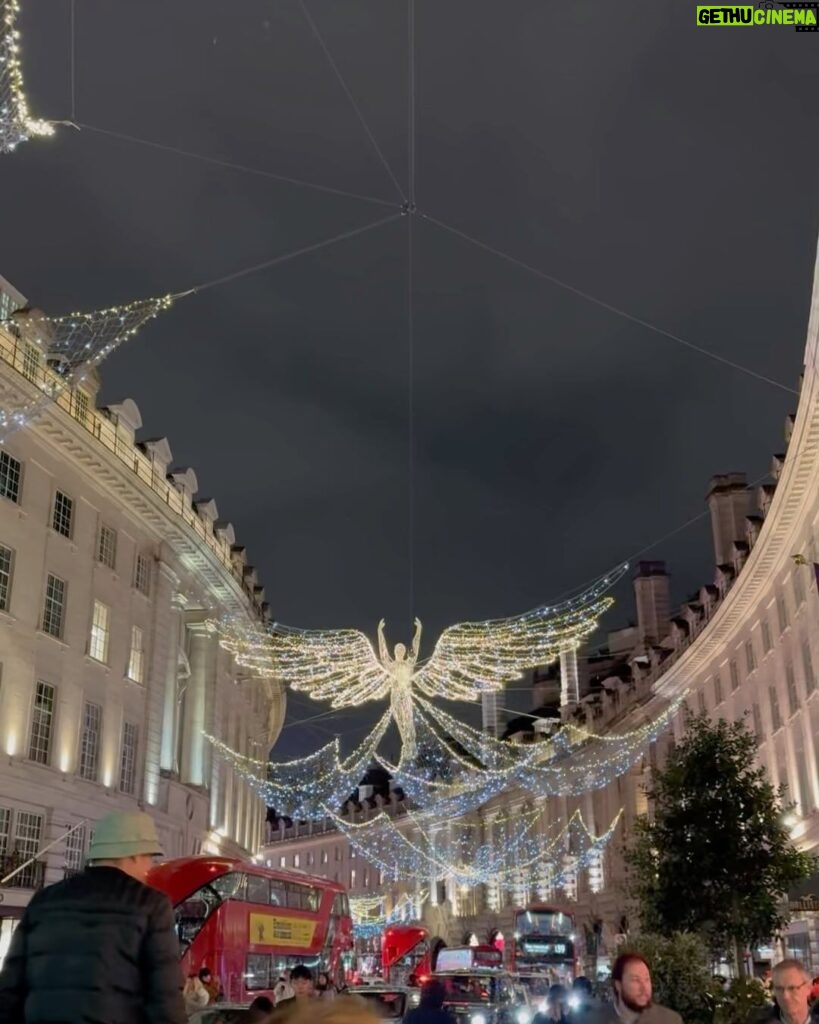 Meera Nandan Instagram - Shining with the Christmas lights #christmasinlondon #london #merrychristmas #londonlights #cold #christmaslights #centrallondon #chritmasmarkets #bouroughmarket #bondstreet #regentstreet #trafalgarsquare #coventgarden Bond Street, London, England