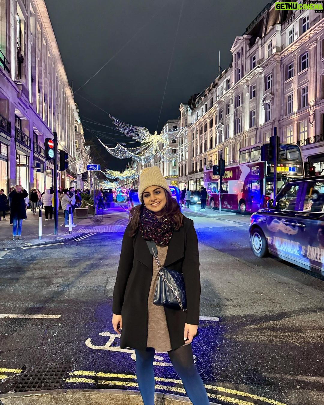 Meera Nandan Instagram - Shining with the Christmas lights #christmasinlondon #london #merrychristmas #londonlights #cold #christmaslights #centrallondon #chritmasmarkets #bouroughmarket #bondstreet #regentstreet #trafalgarsquare #coventgarden Bond Street, London, England