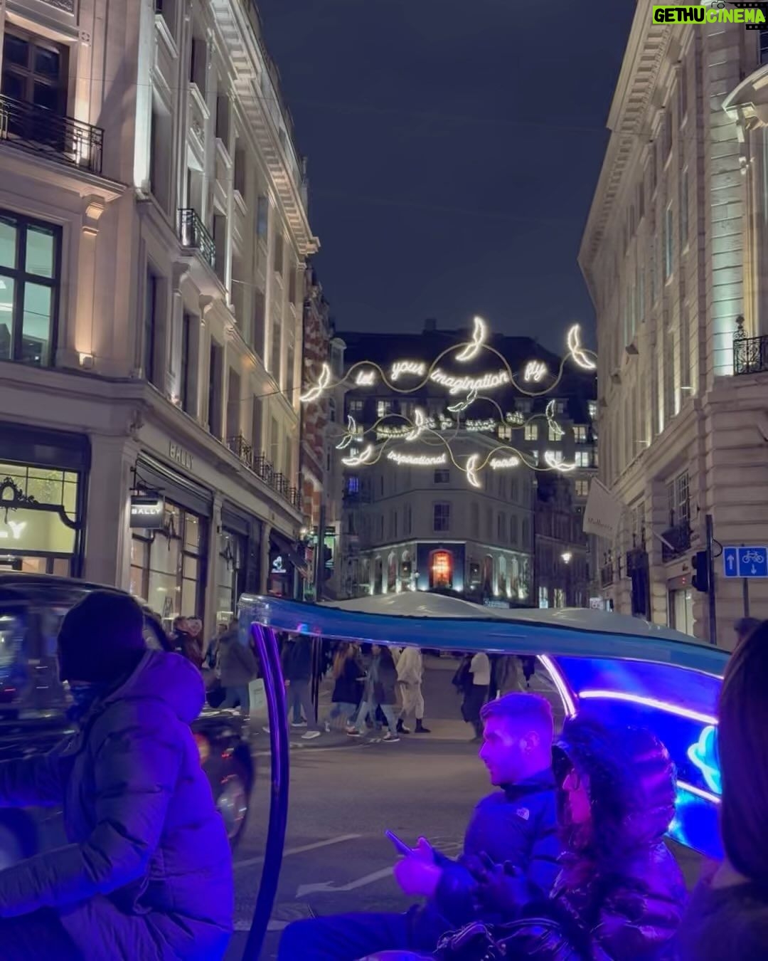 Meera Nandan Instagram - Shining with the Christmas lights #christmasinlondon #london #merrychristmas #londonlights #cold #christmaslights #centrallondon #chritmasmarkets #bouroughmarket #bondstreet #regentstreet #trafalgarsquare #coventgarden Bond Street, London, England