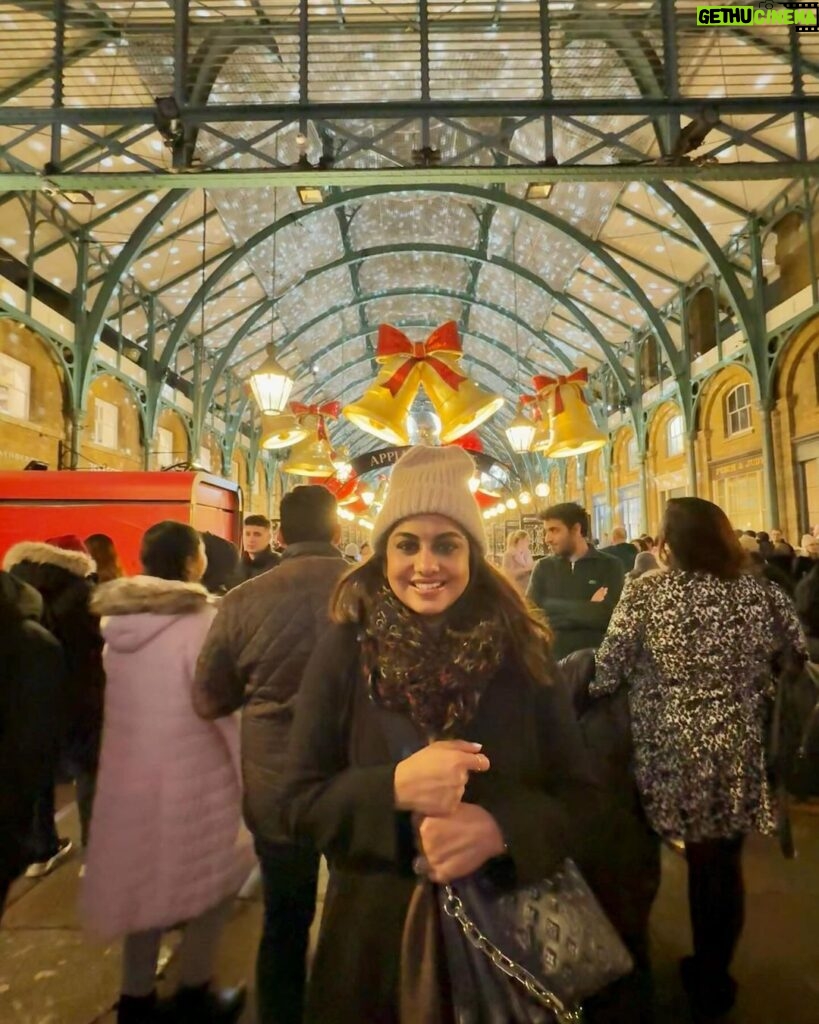 Meera Nandan Instagram - Christmas in London #christmas #london #lights #decor #leicestersquare #streets #love #positive #allheart #instagood #dubaitolondon #favorite Leicester Square, Central London