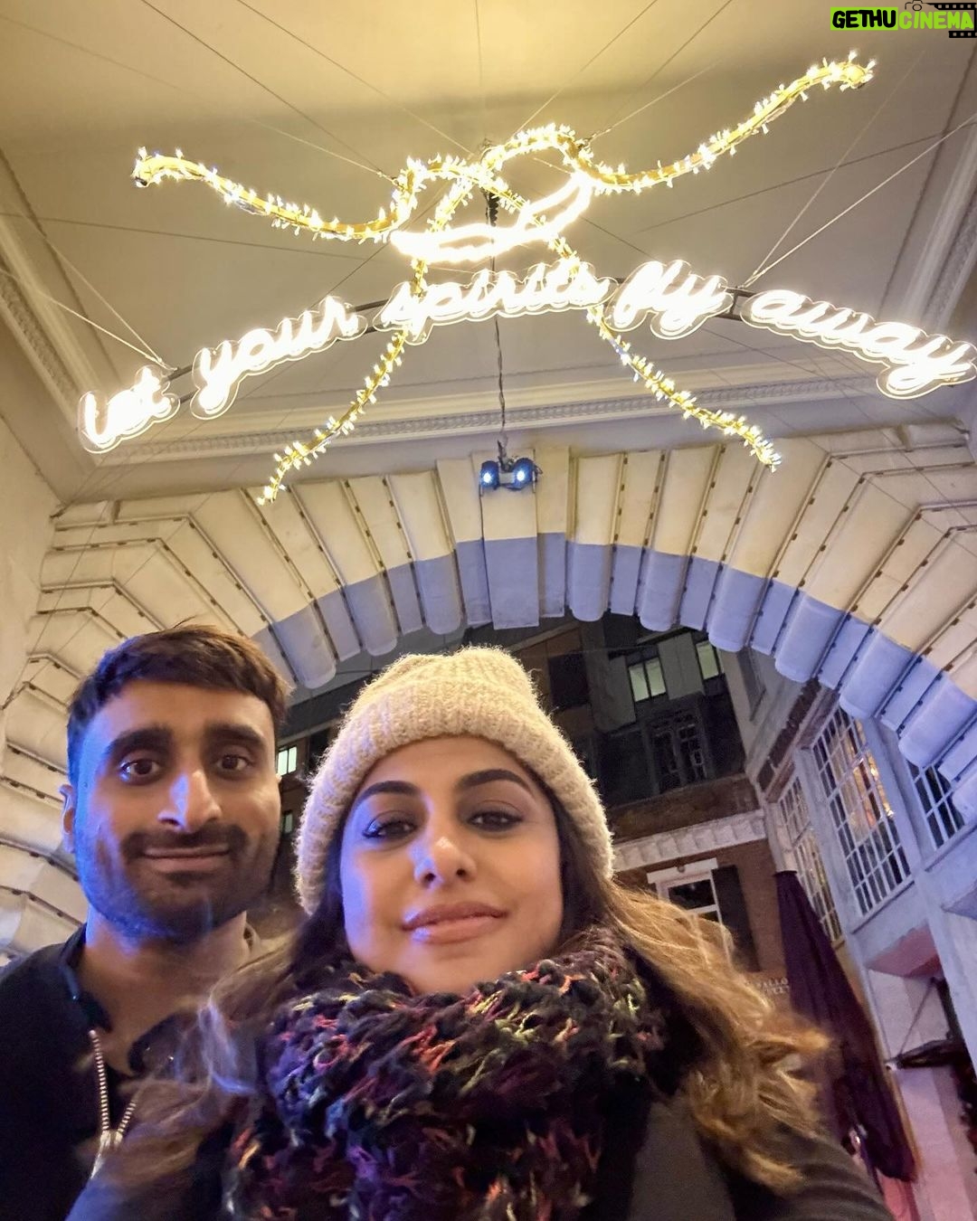 Meera Nandan Instagram - Best christmas ever! Merry Christmas from ours to yours π
πΌ #christmasinlondon #london #merrychristmas #londonlights #cold #christmaslights #centrallondon #chritmasmarkets #bouroughmarket #bondstreet #regentstreet #trafalgarsquare #coventgarden London