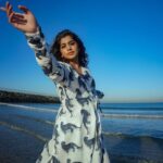 Meera Nandan Instagram - Golden hour ☀️ @unnips @shamseersiddique #goldenhour #happy #beach #love #positivevibes #only #instagood #happiness #dubai #catchingthelight Dubai, United Arab Emirates