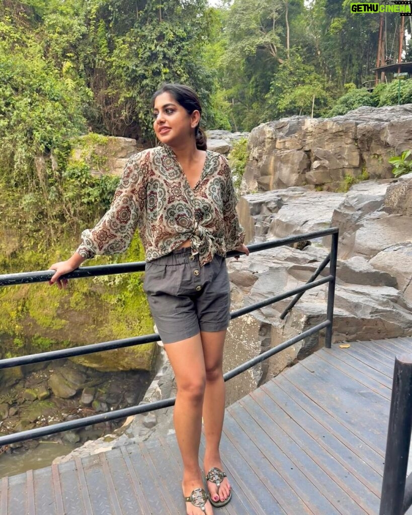 Meera Nandan Instagram - Throwback to 2 weeks ago 🤍 #waterfalls #nature #bali #baliwaterfall #happiness #naturemakesmehappy #onlylove #green #balitrip #letsgobali #goldfm #happinessbegins #allsmiles The Mooi Bali