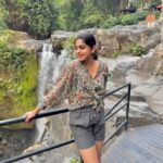 Meera Nandan Instagram – Throwback to 2 weeks ago 🤍

#waterfalls #nature #bali #baliwaterfall #happiness #naturemakesmehappy #onlylove #green #balitrip #letsgobali #goldfm #happinessbegins #allsmiles The Mooi Bali