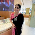 Meera Nandan Instagram - Win 25 Kilos of Gold with Dubai Jewellery Group this DSF! Shop for AED 500 from any participating outlet until 14th January. Double your chances of winning by purchasing diamond or pearl jewellery. @mycityofgold @malabargoldanddiamonds @depdubai #DubaiJewelleryGroup #MyCityOfGold #DJG #MalabarGoldandDiamonds #DubaiGoldSoukExtension #DGSE #DSF #mydsf