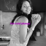 Megha Gupta Instagram - I have seen, when I do a task that is difficult in my head, first thing in the morning, I feel a lot more able to handle anything in the day. Winter is coming, what is that challenge for you ? Also, it’s unfair of me to talk about cold plugging while I have a machine at home. You may contact me at mymeghagupta@gmail.com to have yours delivered to you, anywhere in India. @varunduggi @takeapausepodcast #biohacking #coldplunging #coldtherapy #biohacks #indian #podcast #challengeTheChallenge #icebath #podcasting