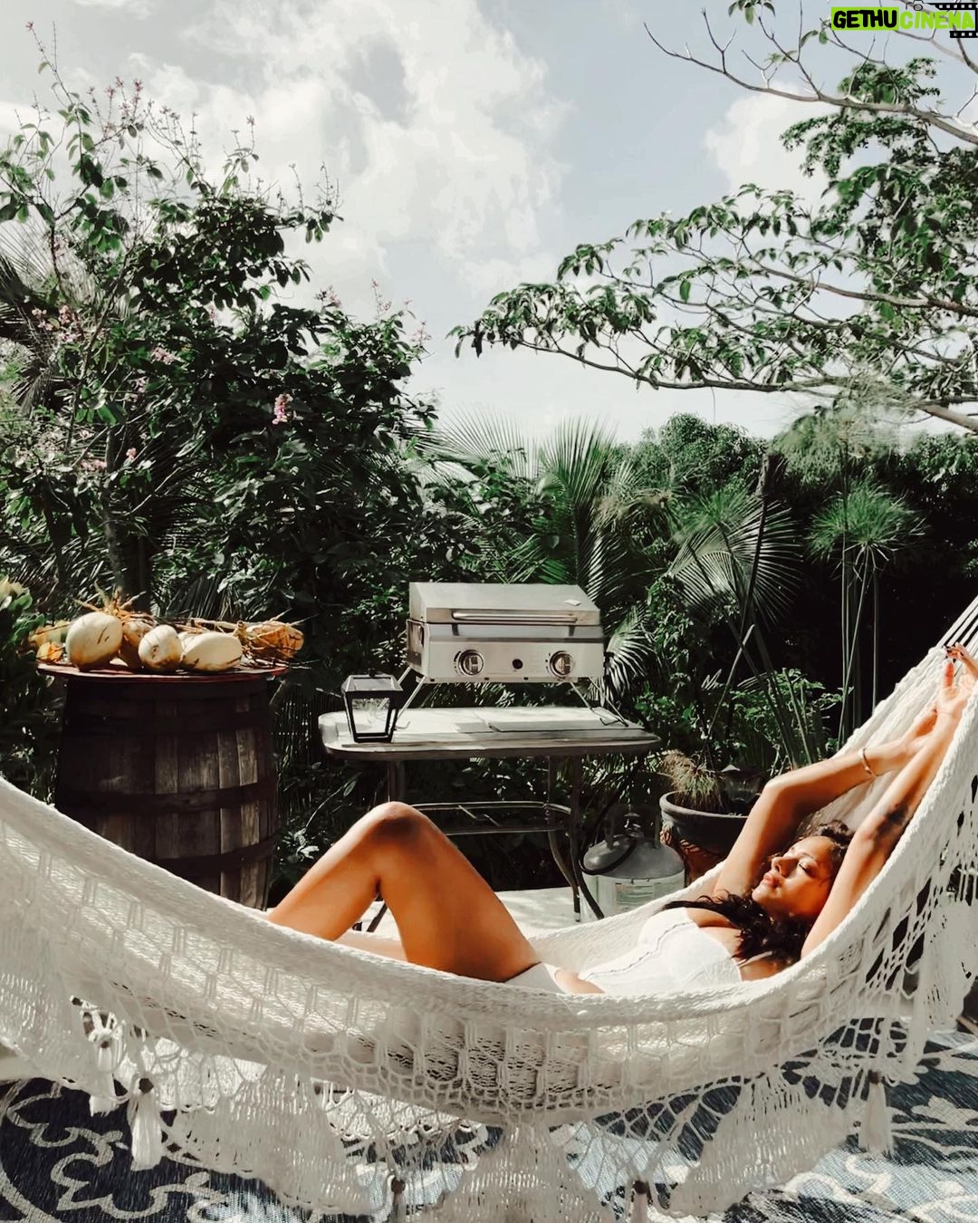 Megha Gupta Instagram - ᴡʜᴇɴ ɪᴛ’ꜱ 31ꜱᴛ ʙᴜᴛ ᴀ ᴍᴏɴᴅᴀʏ ʙᴜᴛ ᴛʜᴇ 31ꜱᴛ 🫠 ᴛʜᴀᴛ ᴄᴏɴꜰᴜꜱɪɴɢ ꜱᴘᴏᴛ ʙᴇᴛᴡᴇᴇɴ ɪᴛ’ꜱ ᴛʜᴇ 31ꜱᴛ ꜱᴏ ɪ’ʟʟ ꜱᴛᴀʀᴛ ꜰʀᴏᴍ ᴛʜᴇ 1ꜱᴛ ʙᴜᴛ ɪᴛ’ꜱ ᴀʟꜱᴏ ᴍᴏɴᴅᴀʏ ɪ ᴡᴀꜱ ʟᴏᴏᴋɪɴɢ ꜰᴏʀ ᴍᴏᴛɪᴠᴀᴛɪᴏɴ ᴀɴᴅ ᴄᴏᴜʟᴅɴ’ᴛ ꜰɪɴᴅ ɪᴛ ɪɴ ᴍʏ ᴍɪɴᴅ, ʙᴏᴅʏ ᴏʀ ᴀɴʏ ᴄᴏʀɴᴇʀ ᴏꜰ ᴛʜᴇ ʜᴏᴜꜱᴇ. ɪ ꜰɪɴᴀʟʟʏ ꜰᴏᴜɴᴅ ɪᴛ ɪɴꜱɪᴅᴇ ᴍʏ ᴄᴏʟᴅ ᴘʟᴜɴɢᴇ. 4 ᴍɪɴꜱ ᴀɴᴅ ᴀ ʜᴜᴍᴀɴ ᴏɴ ᴀ ʏᴏᴜᴛᴜʙᴇ ᴠɪᴅᴇᴏ ᴛᴏ ʜʏᴘᴇ ᴍᴇ ᴜᴘ ᴀɴᴅ ɪ’ᴍ ᴏɴ ᴍʏ ᴡᴀʏ ᴛᴏ ʟɪꜰᴛ ʜᴇᴀᴠʏ ᴛʜɪɴɢꜱ ᴍᴀᴅᴇ ᴏꜰ ɪʀᴏɴ 🏋🏻♀️ ɪ ᴀᴍ so ᴇxᴄɪᴛᴇᴅ ᴀʙᴏᴜᴛ ᴛʜᴇ ᴄʜᴀʟʟᴇɴɢᴇ ᴡᴇ ʜᴀᴠᴇ ᴘʀᴇꜱᴇɴᴛᴇᴅ ᴏᴜʀꜱᴇʟꜰ ᴡɪᴛʜ ꜰᴏʀ ᴛʜᴇ ᴍᴏɴᴛʜ ᴏꜰ ᴀᴜɢᴜꜱᴛ 💪🏻 ɪ’ᴍ ɢᴏɪɴɢ ᴛᴏ ᴘᴜꜱʜ ᴍʏꜱᴇʟꜰ ᴀɴᴅ ꜱᴡɪᴛᴄʜ ᴛʜᴇ ɢᴇᴀʀ ᴏꜰ ᴍʏ ɪɴᴛᴇʀᴍɪᴛᴛᴇɴᴛ ꜰᴀꜱᴛɪɴɢ ʙʏ ꜱᴋɪᴘᴘɪɴɢ ᴅɪɴɴᴇʀ ᴀɴᴅ ɴᴏᴛ ʙʀᴇᴀᴋꜰᴀꜱᴛ. ɴᴏᴡ. ɪ ᴋɴᴏᴡ ɪᴍ ɢᴏɪɴɢ ᴛᴏ ʀᴇɢʀᴇᴛ ᴛʜɪꜱ, ᴇᴠᴇʀʏ ᴇᴠᴇɴɪɴɢ. ʙᴜᴛ 30 ᴅᴀʏꜱ ʟᴀᴛᴇʀ, ɪᴍ ɢᴏɪɴɢ ᴛᴏ ʙᴇ ʀᴇʙᴏʀɴ ᴡɪᴛʜ ɴᴇᴡ ɢᴜᴛ ᴍɪᴄʀᴏʙɪᴏᴍᴇ ᴀɴᴅ ʜᴀᴠᴇ ɴᴏ ʀᴇɢʀᴇᴛꜱ ᴇᴠᴇɴᴛᴜᴀʟʟʏ ᴡʜᴀᴛ ᴅᴏ ᴇᴠᴇʀ. ꜱᴏ, ɪ’ʟʟ ᴛᴀᴋᴇ ɪᴛ. ꜱᴏ, ᴀʀᴇ ʏᴏᴜ ᴀ 1ꜱᴛ ᴏʀ ᴀ ᴍᴏɴᴅᴀʏ ᴘᴇʀꜱᴏɴ ᴀɴᴅ ᴡʜᴀᴛ ᴅᴏ ʏᴏᴜ ꜰɪɴᴅ ᴍᴏᴛɪᴠᴀᴛɪᴏɴ ɪɴ ᴏɴ ᴛʜᴏꜱᴇ ᴅᴇᴍᴀɴᴅɪɴɢ ᴅᴀʏꜱ ? ᴀʟʟ ᴍʏ ᴛʀɪᴘ ᴘɪᴄᴛᴜʀᴇꜱ ᴀʀᴇ ᴡɪᴛʜ ᴍʏ ꜰᴏʀᴇᴀʀᴍ ᴏɴ ᴍʏ ᴇʏᴇꜱ, ᴛʜᴇ ꜱᴜɴ ᴡᴀꜱ ꜱᴏ ꜱᴛʀᴏɴɢ ɪ ᴄᴏᴜʟᴅɴ’ᴛ ᴇᴠᴇɴ ʙᴇ ᴛʜᴇʀᴇ ꜰᴏʀ ʟᴏɴɢ, ꜰᴏʀɢᴇᴛ ʙᴇ ᴀʙʟᴇ ᴛᴏ ᴏᴘᴇɴ ᴍʏ ᴇʏᴇꜱ. @casamojitoboqueron #monday #mondaymotivation #twistedKindaDay #Motivation #travel #pr #cr #white #sunshine #sun #therapy #tan #airbnb Boqueron, Puerto Rico