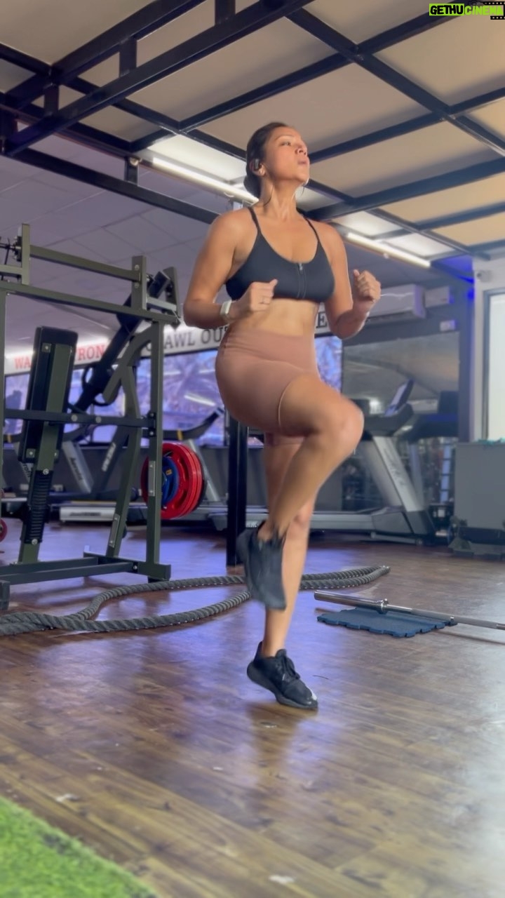 Megha Gupta Instagram - Was tough. Was dying. But I’d rather die this way than feel the guilt of not honouring the privilege I’ve been given, the ability to move my body. Probably the only time I’d wear wireless head phones, when I do an HIIT - which I love a lot and comes from my muscle memory of legendary Crossfit Om days. My tribe reading this piece will agree 🤘🏻 I hope you all optimise your health in every possible chance and way you get this week, for, not everyone is that lucky. Wearing @bahe_running breathe well, megha #workout #mondaymotivation #gym #nike #nikepro #goa #health #wellness #wellbeing #muscle #hiit #burpees #fat #protein #monday #fat #eggsandbacon #meghagupta