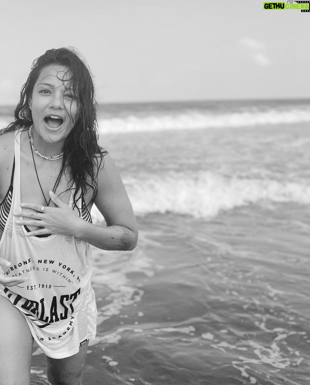 Megha Gupta Instagram - ππππ ππππππππ πππ πππππππππ’, πππ πππ ππππ ππππππ ππππ. ππππ ππ πππ πππ ππππππ. πππππ’πππππ ππ πππππππππ π πππ ππππ ππ πππππ, ππππ π’ππ πππ ππ ππ πππππ’πππππ, ππππ'π πππ ππ πππππππππ. #mood #sheddingseason #bw #goa #beachlife #sand #water #sun #salt #therapy