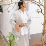 Megha Gupta Instagram - @jayatigoenka.handwork Ｓｌｏｗ　ｆａｓｈｉｏｎ　•　Ｓｕｓｔａｉｎａｂｌｅ　•　ｈｏｍｅ　ｇｒｏｗｎ • #indian #indianwear #boho #sustainability #homegrown #white #linen #slowfashion #meghaGupta #indianwear #plantmedicine #heal #healing