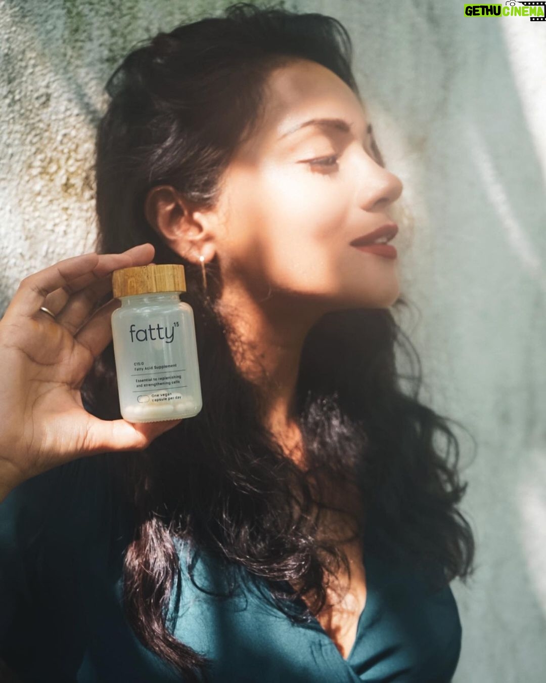 Megha Gupta Instagram - After about 25 years of age, our C15:0 levels tend to decline, and a growing body of science supports that declining C15:0 levels may contribute to our increased risk of oxidation and cell breakdown with age. This implies that we need C15:0 in our cells - even more than omega-3s (like oil). We age because our cells do. It's as simple as that. Breakdown of our bodies starts in our cells. Fatty15 is the worlds’ first pure C15:0. And C15:0 repairs and protects our cells from age-related breakdown, keeping them (and that means you) feeling, looking, and acting younger. I got on to @fatty15 two months ago and feel the difference, I’m more insulin sensitive. I also love how they have a cool refill pouch. Better for our planet as well :) Let’s make the Earth and ourselves smile with this beauty. Hope this helps, breathe well, megha #health #wellness #fatty15 #biohacking #biohacks #supplements #india #omega3 #organhealth #liver #heal #Fitness #fitnessmotivation #MeghaGupta