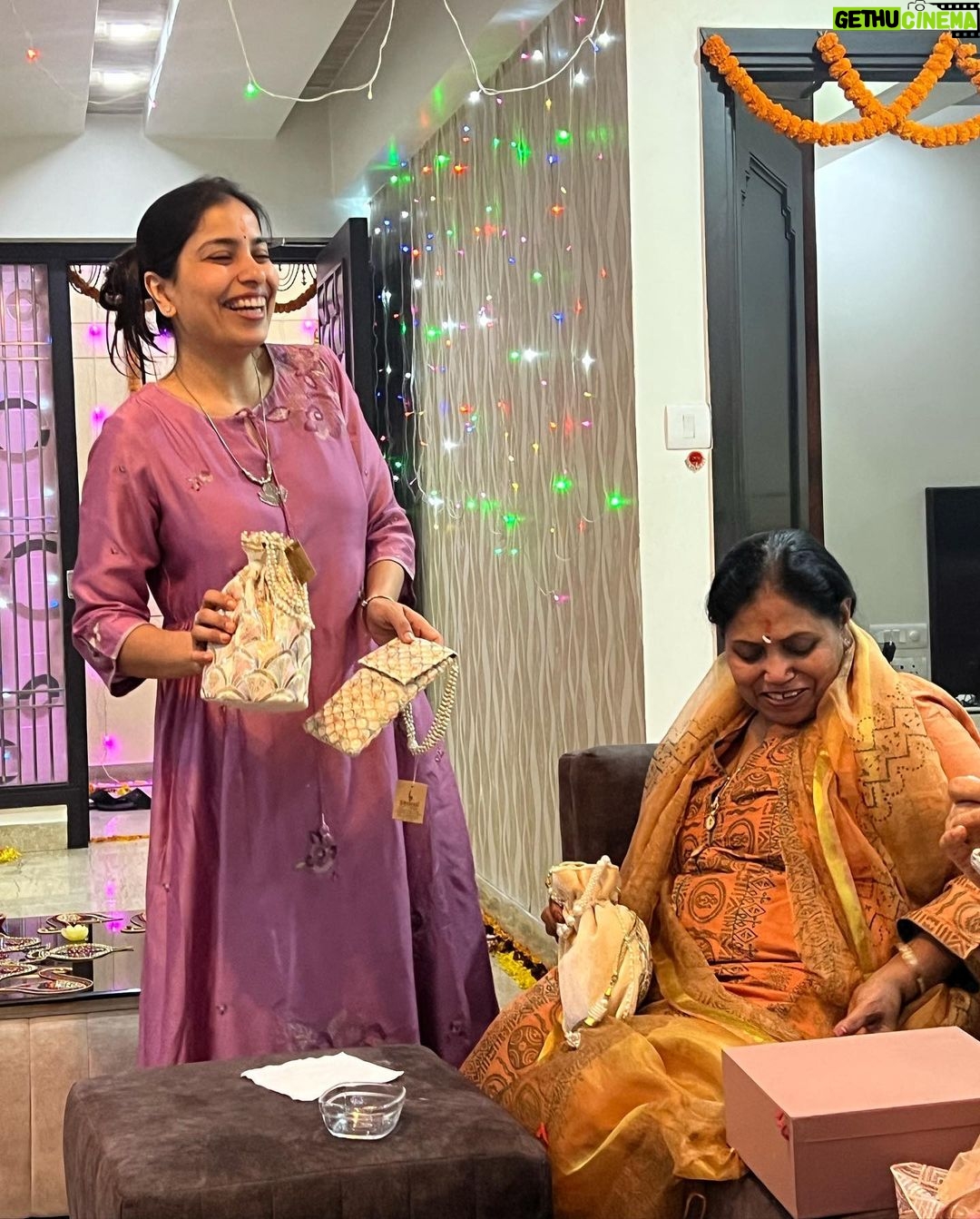 Megha Gupta Instagram - Delhi Gurgaon for a few hours and they flew by faster than a speeding bullet. There were moments prettier than these, but then, at that point, I didn't care where my phone was :) Diwali was happy happy I hope you had a lovely time and I hope you keep that warmth in your heart all year round. #diwali #diwali2023 #family #india #indian #travel #festivefeeling #happydays #happydiwali