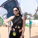 Mehrene Kaur Pirzada Instagram – In the surreal land of the dunes, music filled my heart with wholesome rhythms, and @rayban made everything even more majestic at Magnetic Fields Festival. 

Ray-Ban Reverse Garden was an unparalleled experience.
#rayban #raybanreverse Alsisar, Rajasthan, India