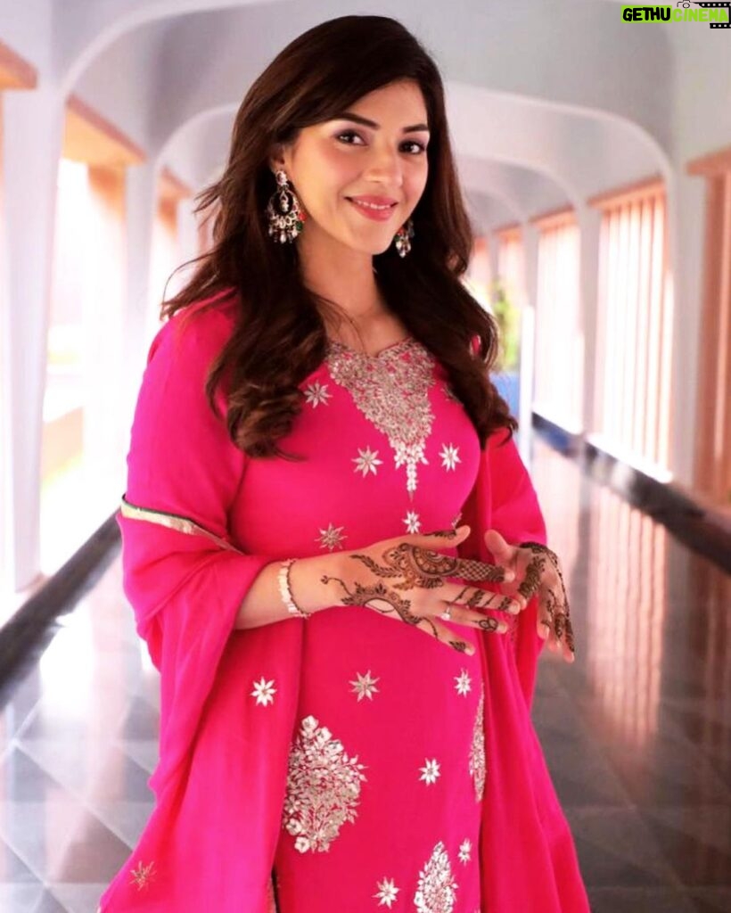 Mehrene Kaur Pirzada Instagram - 💖 #weddingfun Jaipur - The pink city
