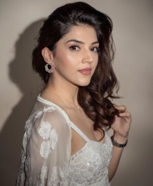 Mehrene Kaur Pirzada Instagram - 🤍 🔥 

@mishruofficial 
@indraneelrathod 
@reshma_stylist