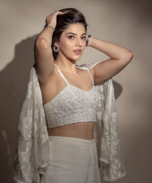 Mehrene Kaur Pirzada Instagram - 🤍 🔥 

@mishruofficial 
@indraneelrathod 
@reshma_stylist
