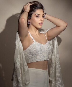 Mehrene Kaur Pirzada Instagram - 🤍 🔥 

@mishruofficial 
@indraneelrathod 
@reshma_stylist