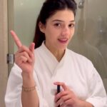 Mehrene Kaur Pirzada Instagram – A sneak peak into gorgeous mehreen ji’s usual work day… involving her skincare routine using @hk.glowup products to all the people behind the scenes who help her get ready. 

Product link in the description of @hk.glowup bio