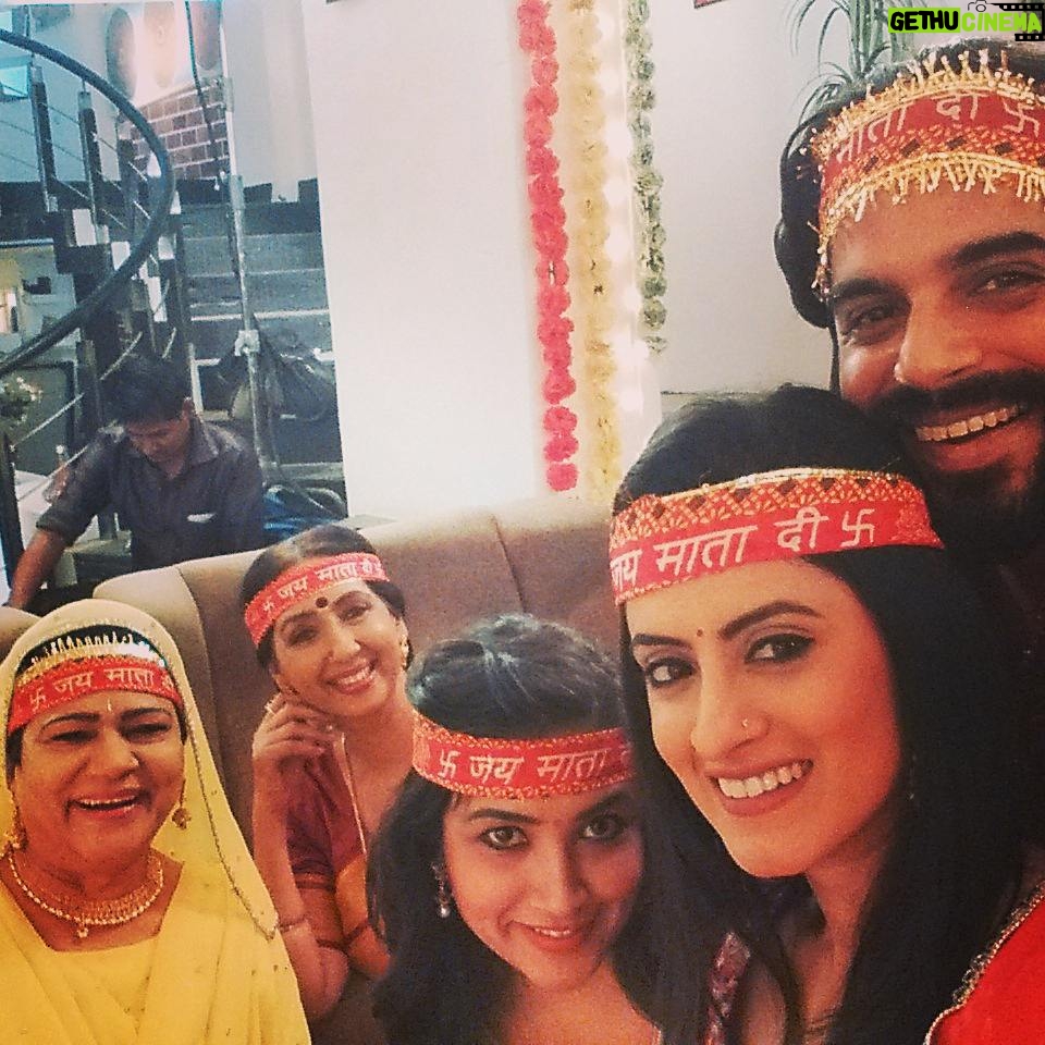 Mihika Verma Instagram - #jaimatadiletsrock 😂😎@rajsingharora @shrutitheactor @neenakulkarni #shahnazmaam