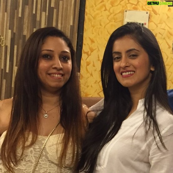 Mihika Verma Instagram - @rucchiraa i miss u😘😘😘😘 #bigsis #hero #nikki #lookupto #prettypretty