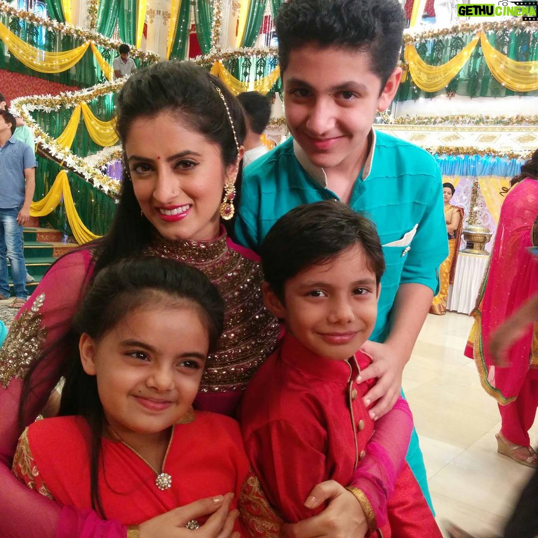 Mihika Verma - 14.8K Likes - Happiness is @dollydhawan @_the_gautam_ahuja #bhavesh 😁😄😆😆