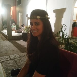 Mihika Verma Instagram - Dear 2018....you began feeling impossible. Writing entrance exams through my last trimester, delivering my son and then going back to school after 15 years all one after the other...I thought I’ll never be able to keep ur with your pace. You challenged me and tested me everyday and watched silently as I toiled day and night to balance motherhood with life as a student. But you taught me to believe that with consistent hard work and dedication(not luck)I can achieve just about anything I set my mind to!Thanks to you I could reacquaint with my old self.  P.S. ~ It would be unfair to give you any more credit than this 😹 I would have never been able to manage your speed without the unconditional support of my team mate #MrKapai. 2019> ready or not, here I come🕺🏻#mba2020 #babsoncollege