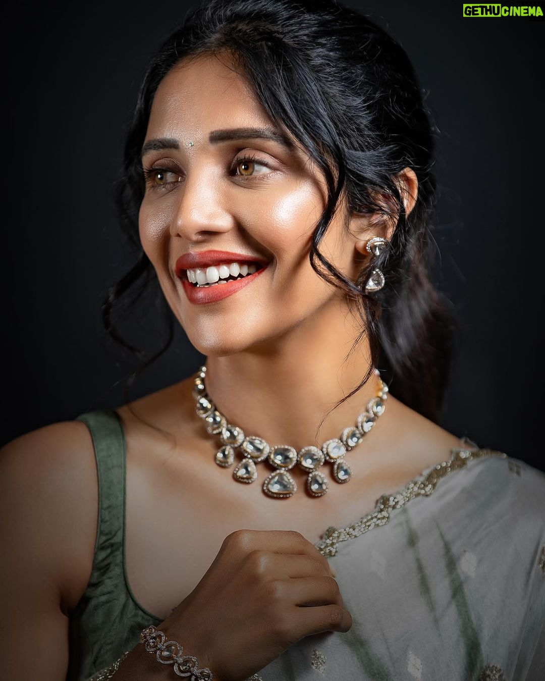 Milana Nagaraj Instagram - Time to Glow up✨✨ Styling & Designing @tejukranthi Blouse @kalasthreebytejaswinikranthi Assistant styling @khushi_jagadisha Jewellery @abarantimelessjewellery 📸@raghavstudios