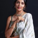 Milana Nagaraj Instagram - Time to Glow up✨✨ Styling & Designing @tejukranthi Blouse @kalasthreebytejaswinikranthi Assistant styling @khushi_jagadisha Jewellery @abarantimelessjewellery 📸@raghavstudios