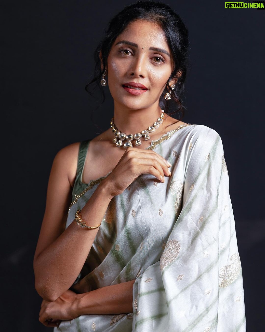 Milana Nagaraj Instagram - Time to Glow up✨✨ Styling & Designing @tejukranthi Blouse @kalasthreebytejaswinikranthi Assistant styling @khushi_jagadisha Jewellery @abarantimelessjewellery 📸@raghavstudios