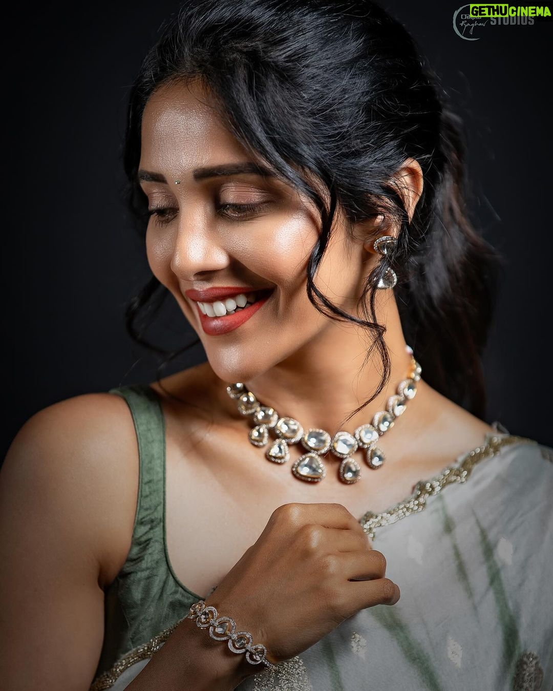 Milana Nagaraj Instagram - Time to Glow up✨✨ Styling & Designing @tejukranthi Blouse @kalasthreebytejaswinikranthi Assistant styling @khushi_jagadisha Jewellery @abarantimelessjewellery 📸@raghavstudios